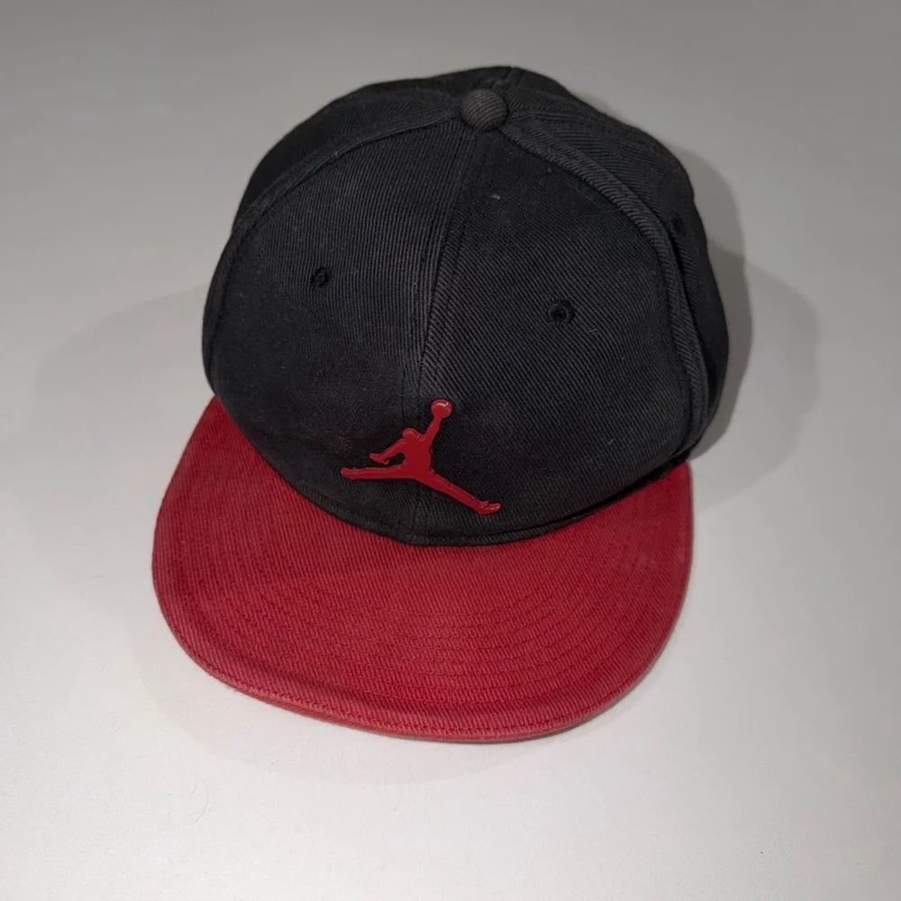Nike Air Jordan Vintage Fitted Hat 7 3/8 Black Red Metal Jumpman Cap Bred Retro